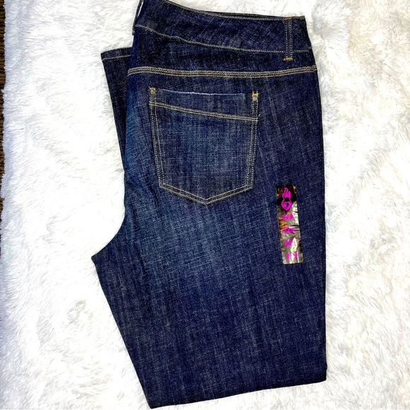 Z. CAVARICCI PLUS SIZE JEANS - Picture 2 of 3